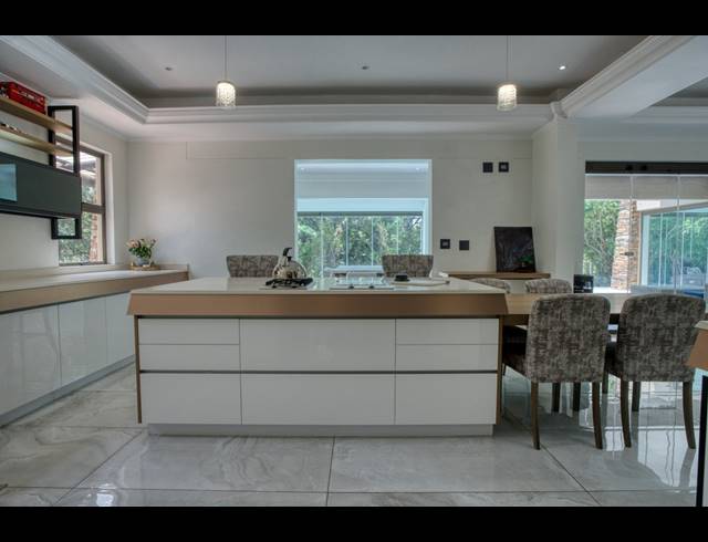 5 BEDROOM HOUSE FOR SALE IN BALLITO CENTRAL